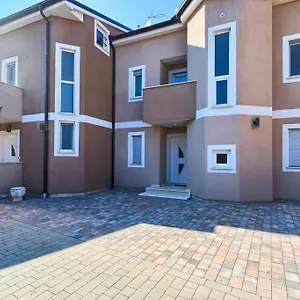 Lovely 400m From The Sea Apartmán