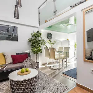 https://apartments-molo-longo.primorje-gorskikotar.com