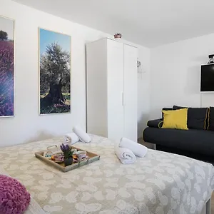 https://guest-house-babina.splithotels.org